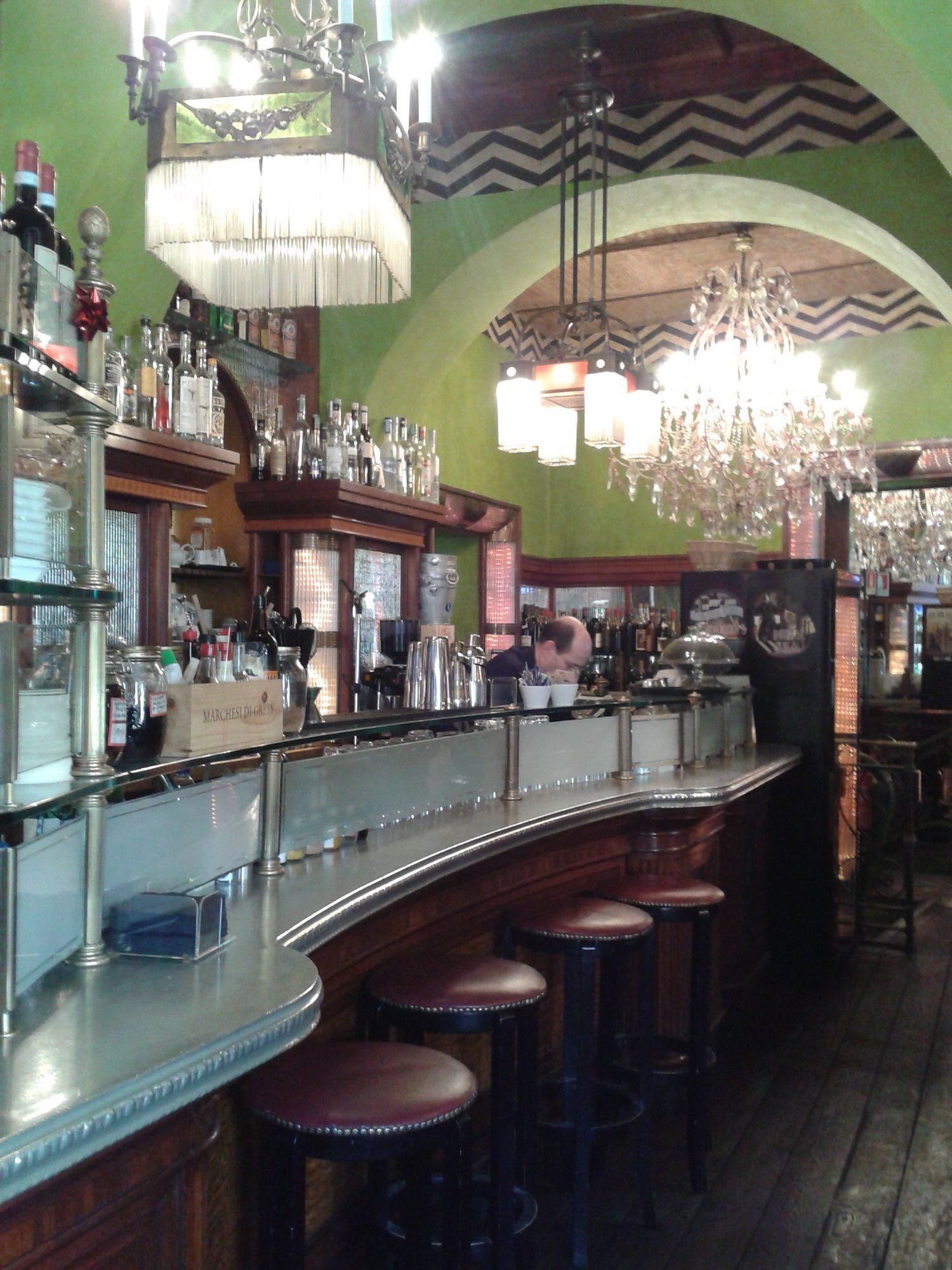 Il bancone bar di El Tombon de San Marc